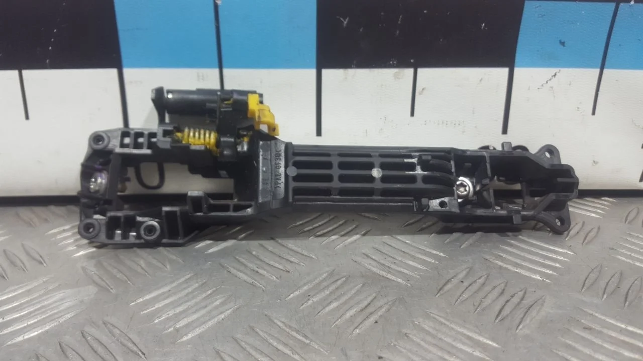 [Б/У] Кронштейн ручки передний левый Auris [Код: 00377278]