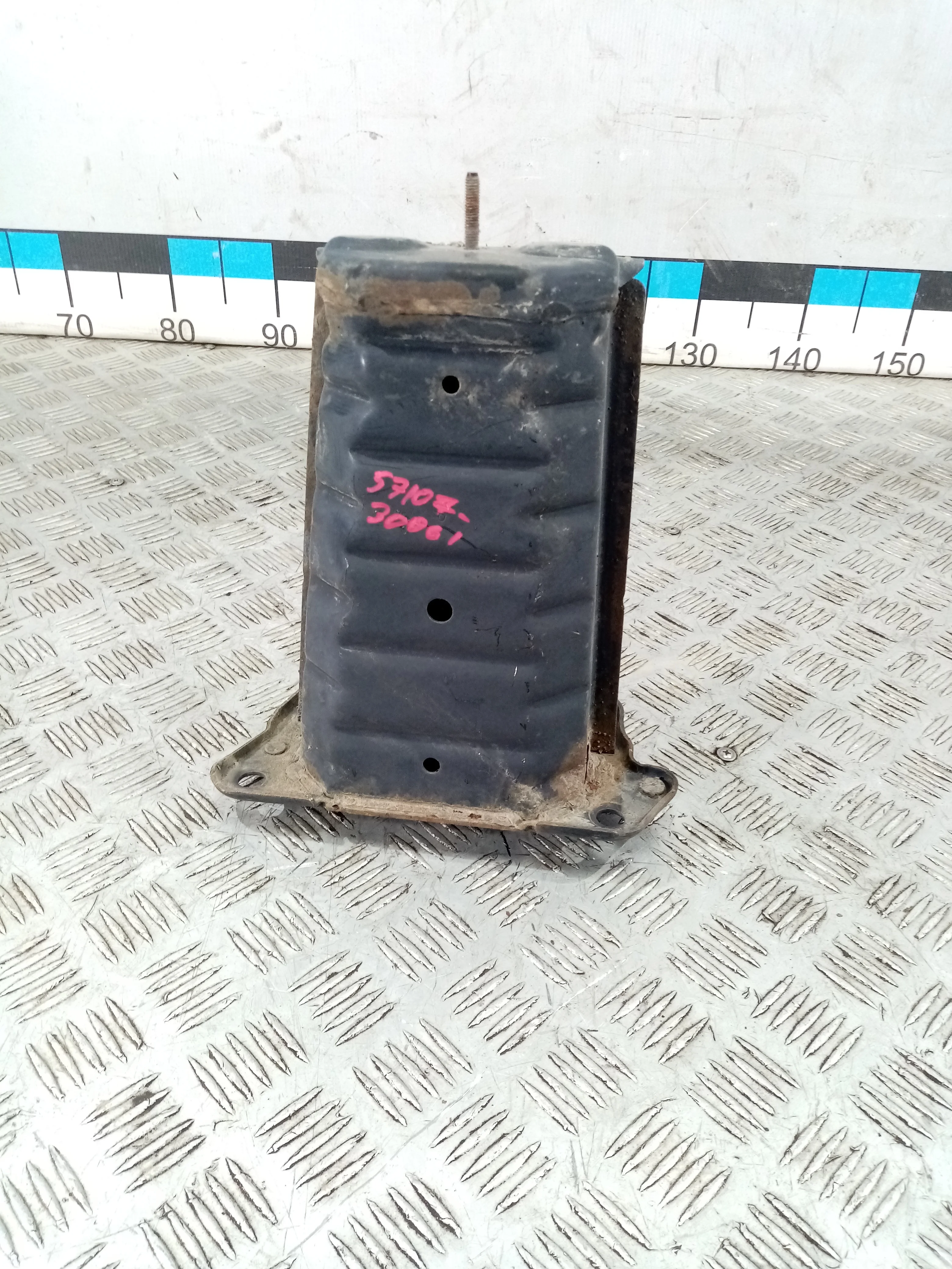 [Б/У] Кронштейн усилителя переднего бампера правый Lexus GS [Код: 00365462]