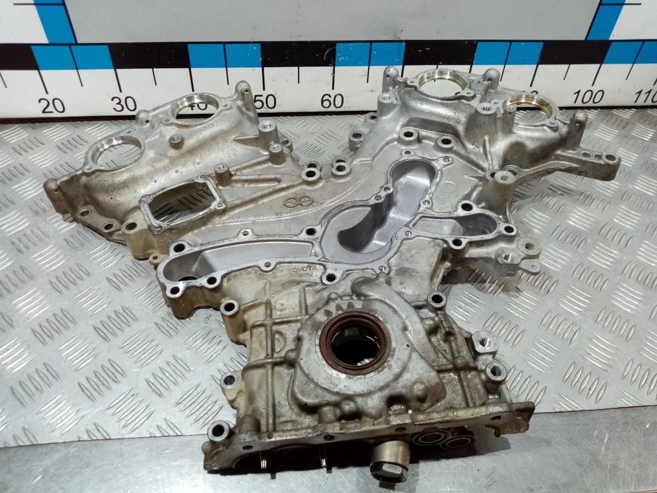 [Б/У] Крышка двигателя передняя (масляный насос) - (Состояние: Отличное пробег 40т) [Код: 00683117 ]