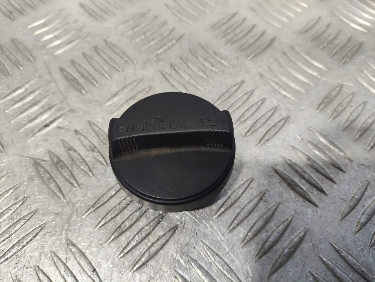 [Б/У] Крышка маслозаливной горловины [Код: 00643132 ]
