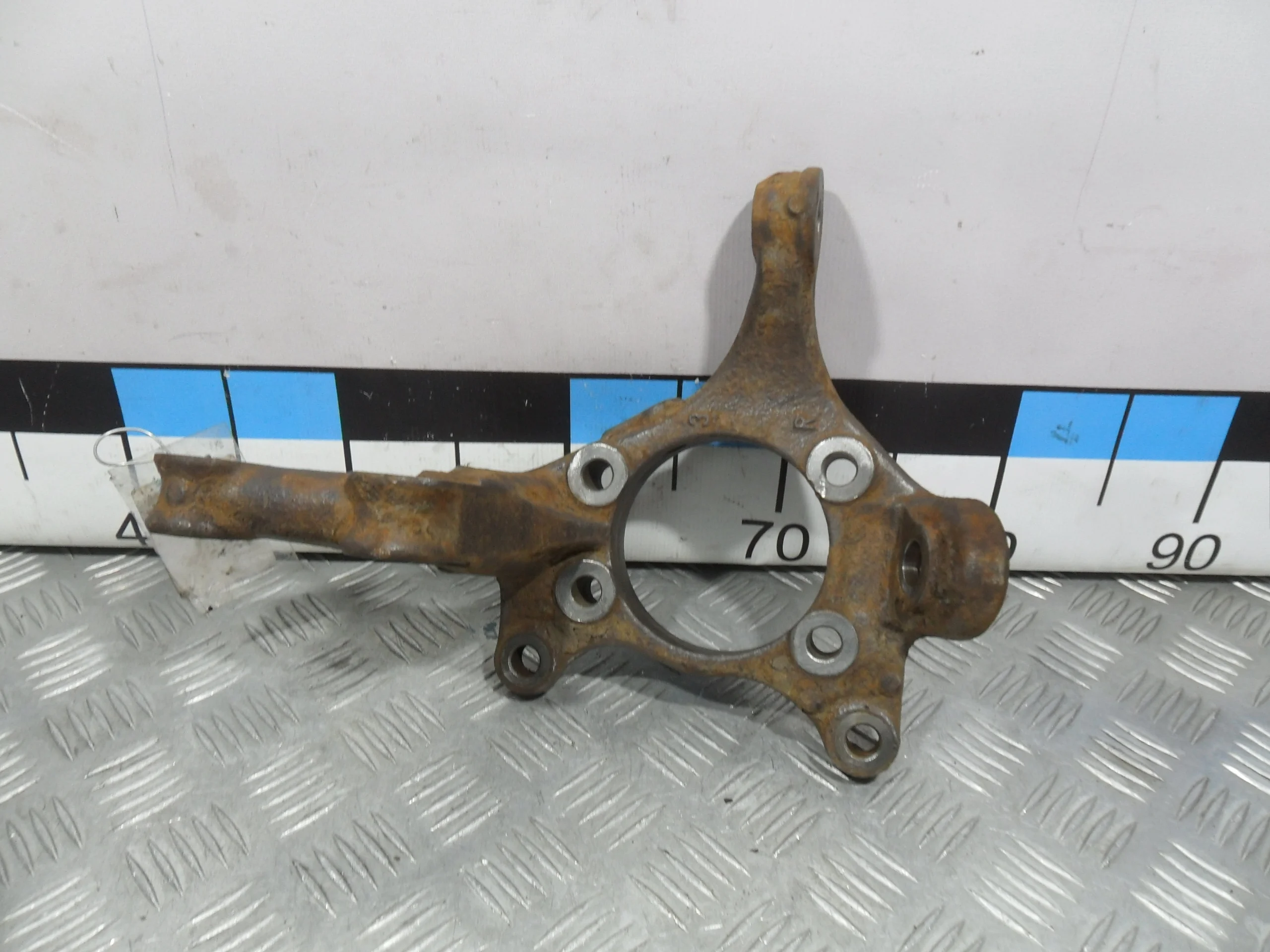 [Б/У] Кулак поворотный Toyota Rav 4 2006 [Код: 00378666 ]