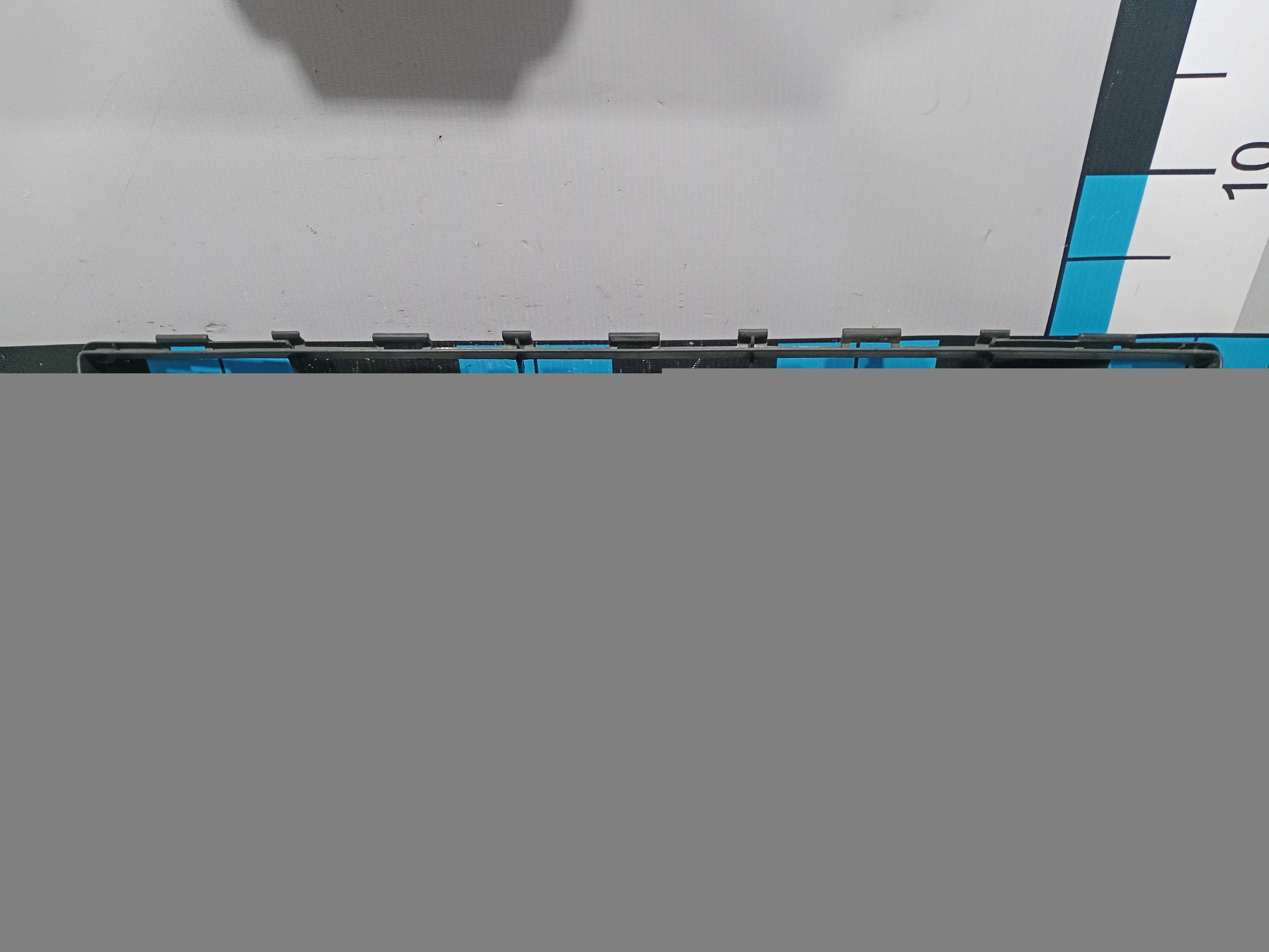 [Б/У] Решетка в бампер центральная Auris [Код: 00482861 ]