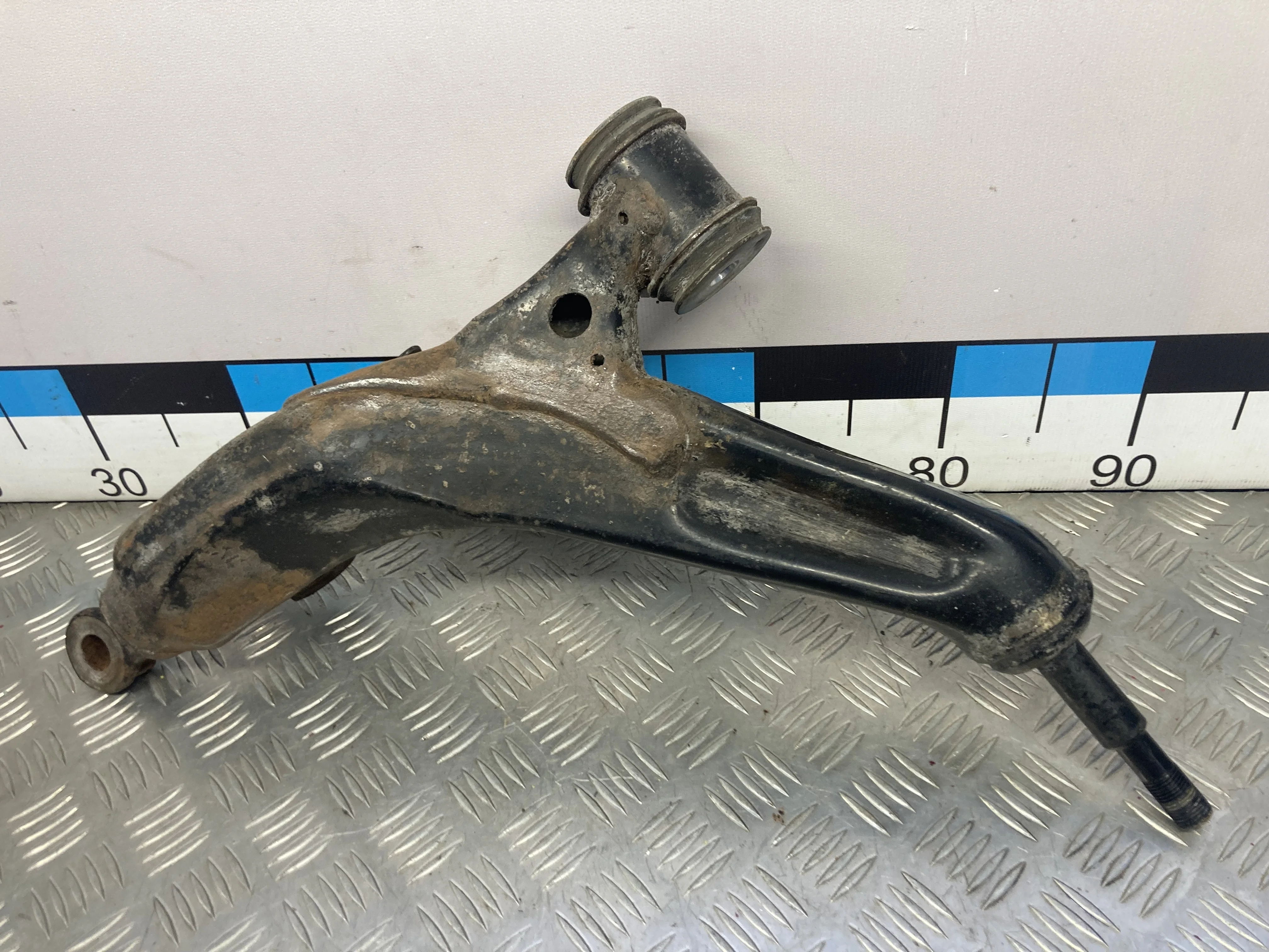 [Б/У] Рычаг передний нижний правый [Код: 00360071]