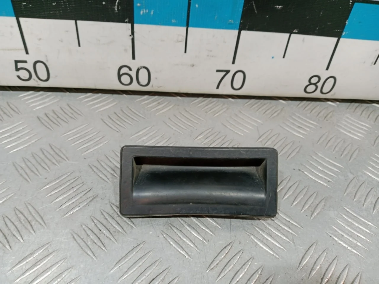 [Б/У] Кнопка открывания багажника [Код: 00673111 ]