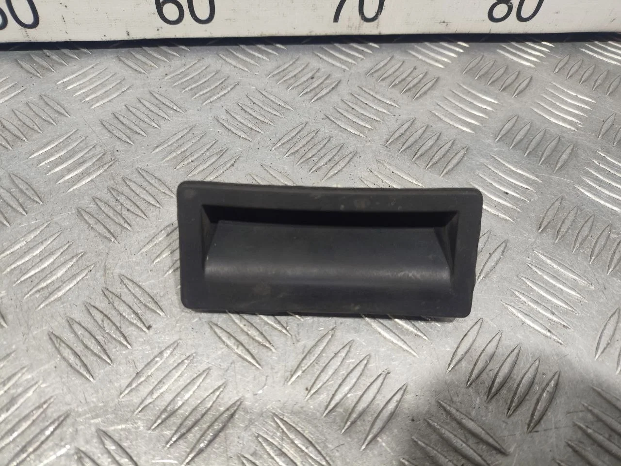 [Б/У] Кнопка открывания багажника [Код: 00681321 ]