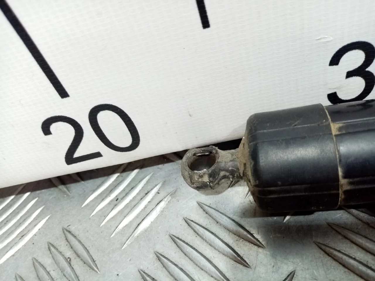 [Б/У] Амортизатор двери багажника VW Touareg [Код: 00650456 ]