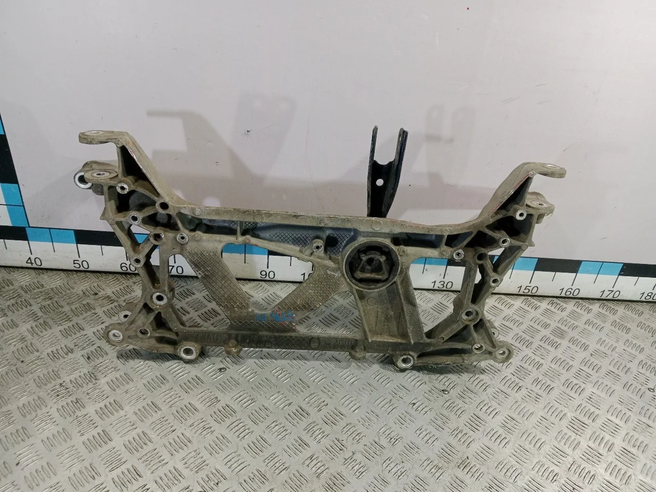 [Б/У] Балка подмоторная VW Passat Touran - В сборе с 5Q0199855J [ХОРОШЕЕ] [Код: 00541824 ]