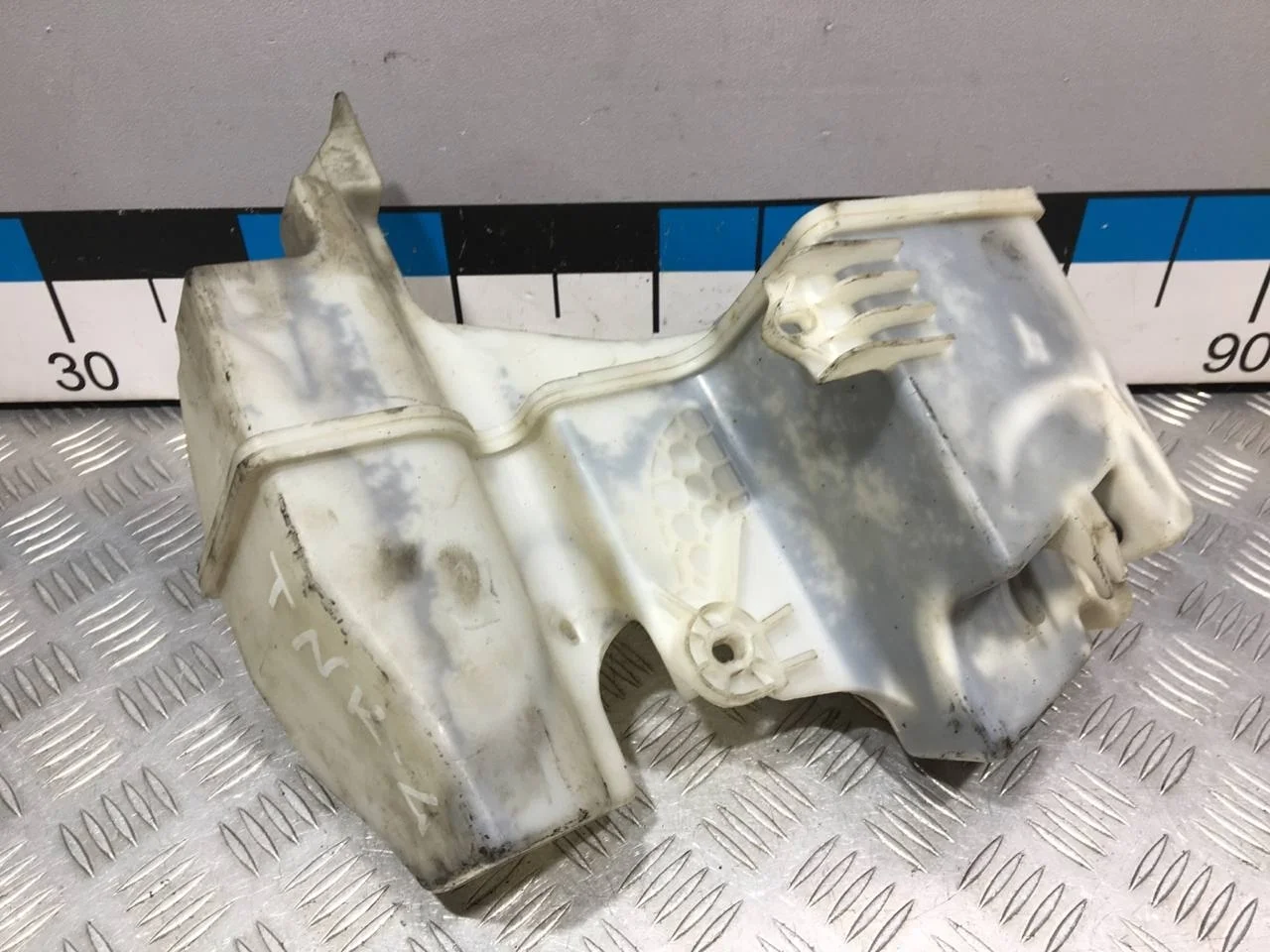 [Б/У] Бачок омывателя лобового стекла [Код: 00652723 ]