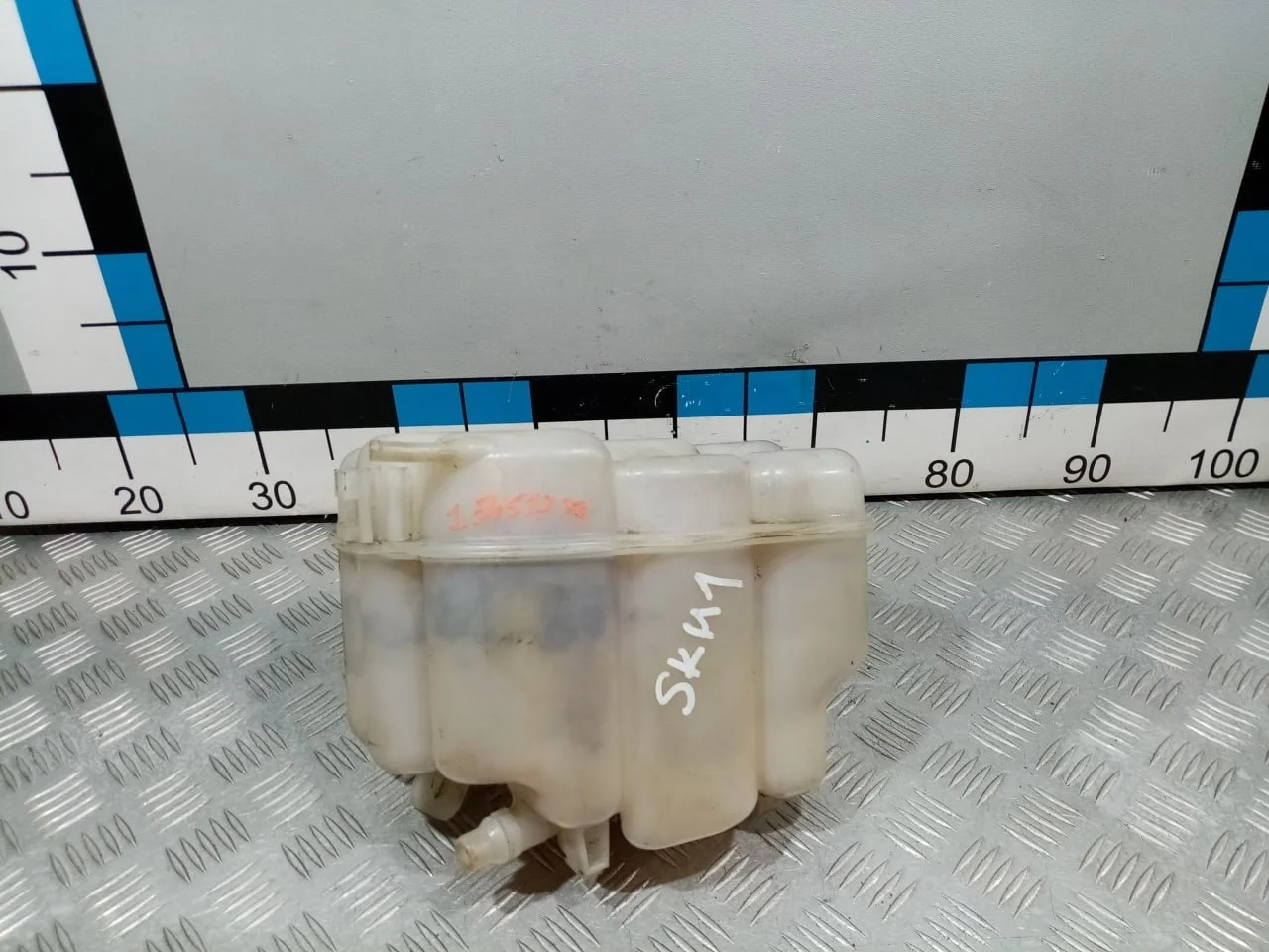 [Б/У] Бачок расширительный - Дефект крепления снизу [ХОРОШЕЕ] [Код: 00658688 ]