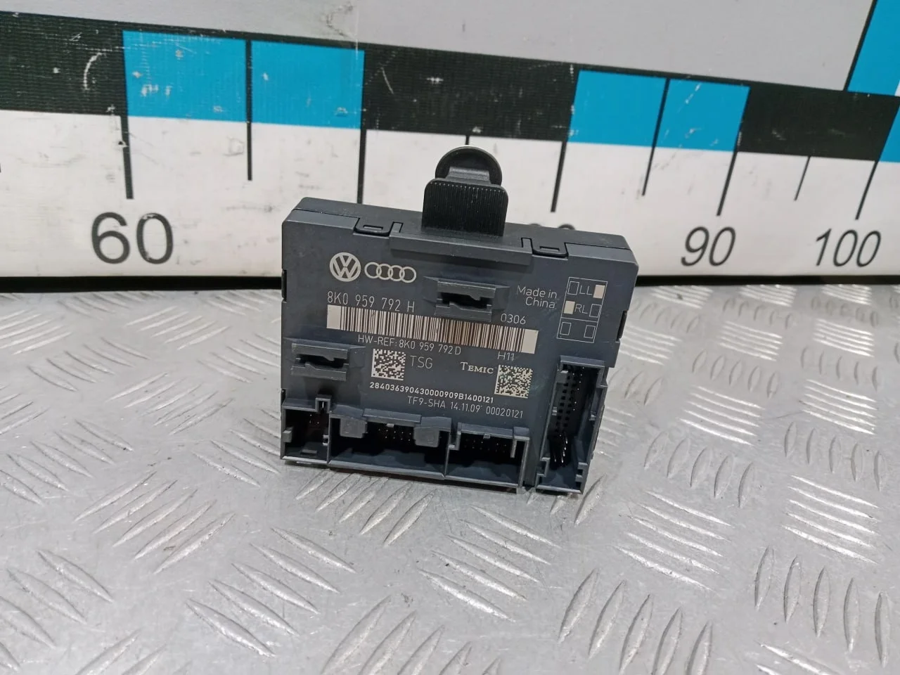 [Б/У] Блок комфорта передней правой двери [Код: 00670966 ]