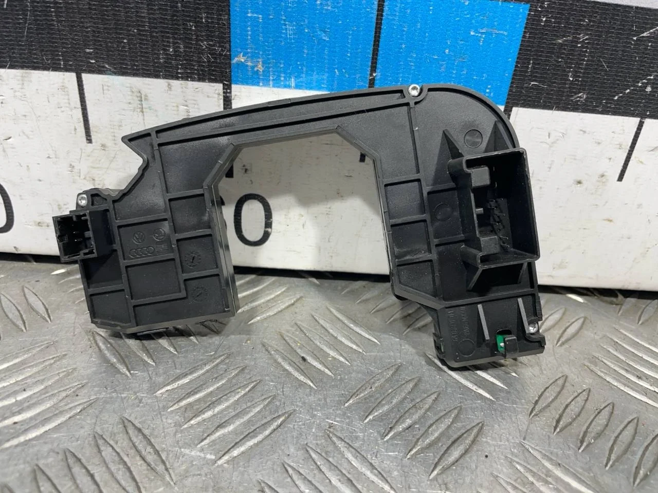 [Б/У] Блок электронный (подрулевых переключателей) [Код: 00517224 ]