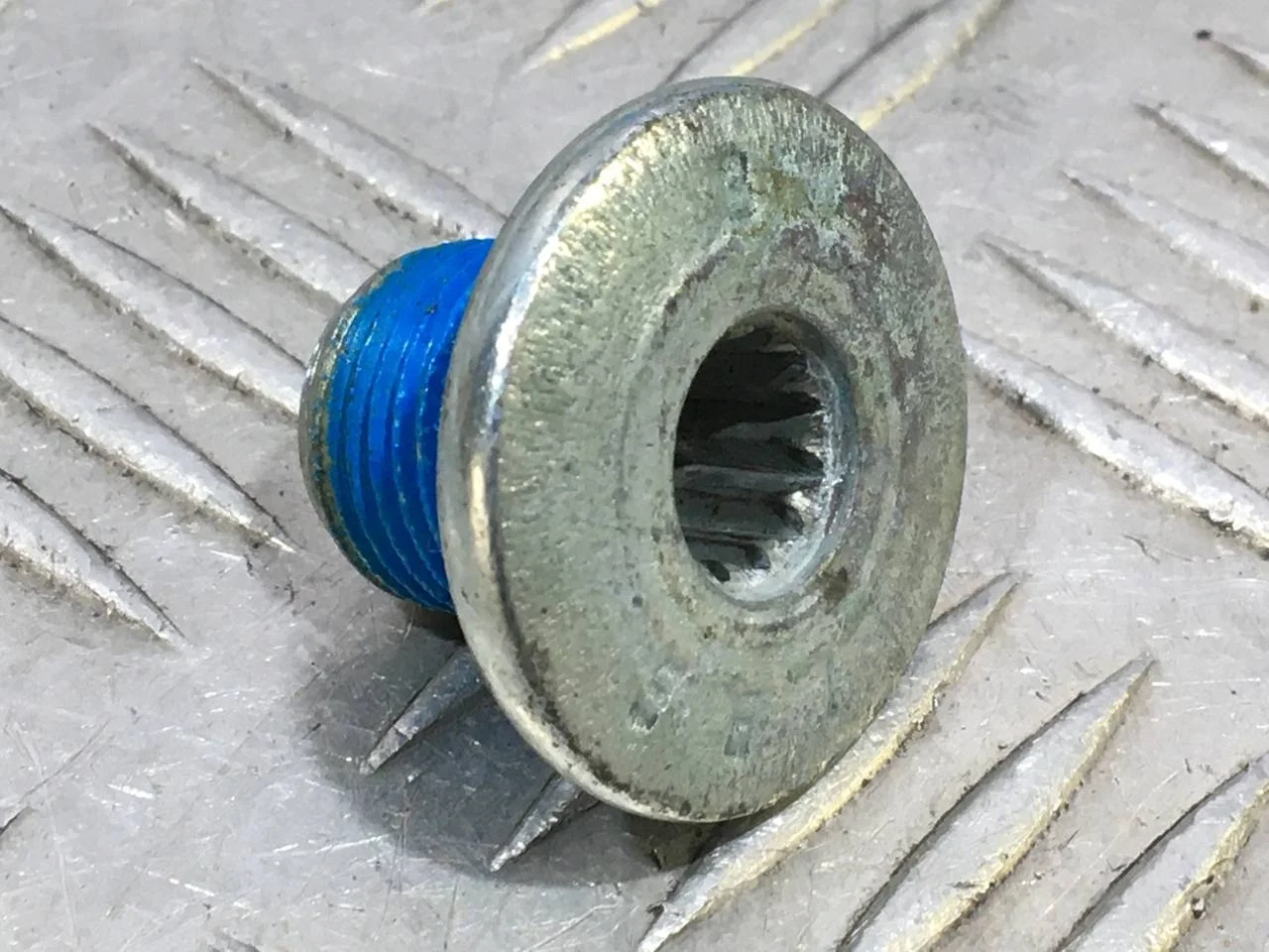 [Б/У] Болт крепления руля M18X1.5X18 VW [Код: 00569347 ]