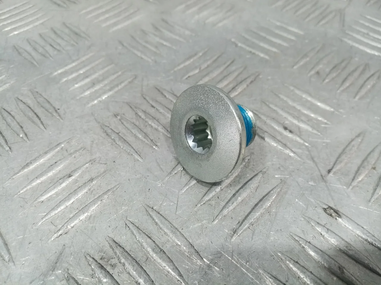 [Б/У] Болт крепления руля M18X1.5X18 VW [Код: 00583460 ]