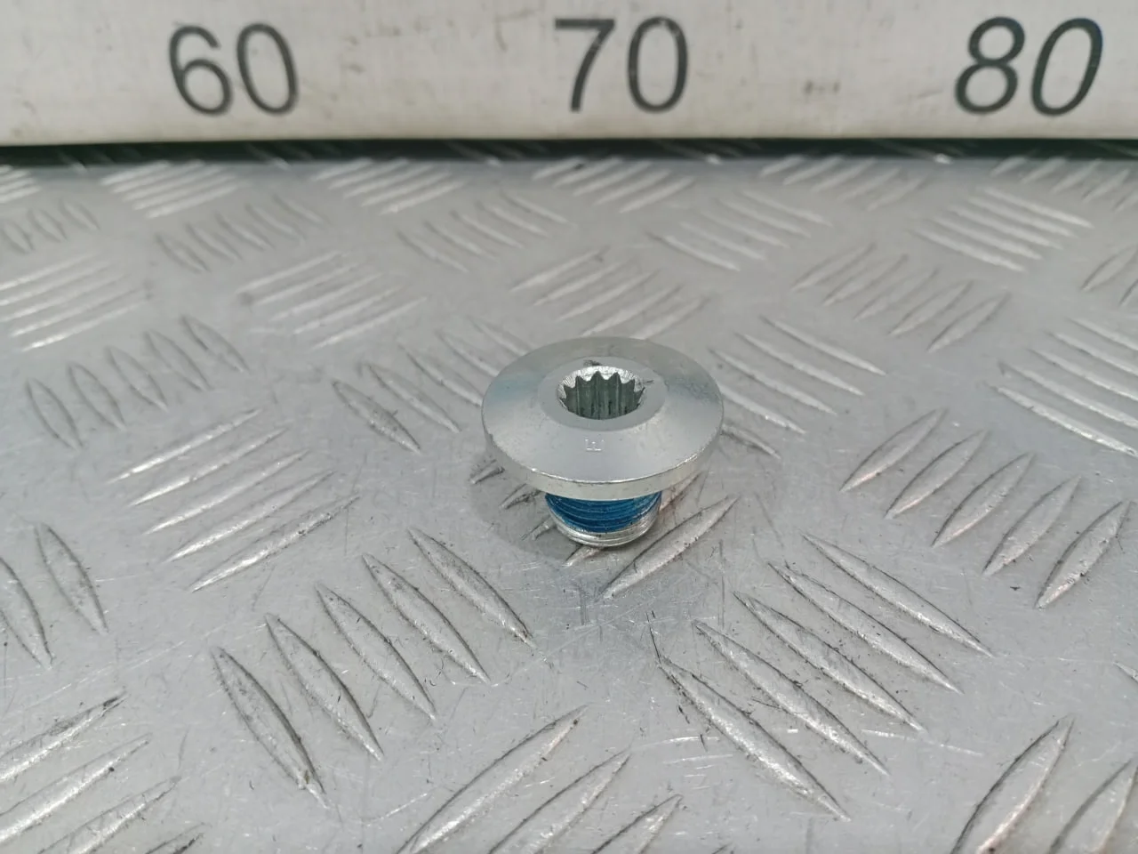 [Б/У] Болт крепления руля M18X1.5X18 VW [Код: 00597810 ]