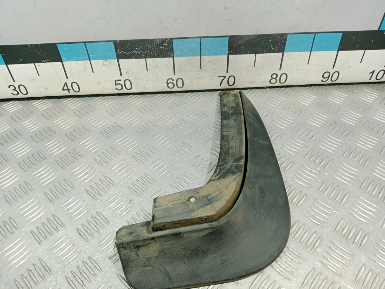 [Б/У] Брызговик задний правый [Код: 00597924 ]