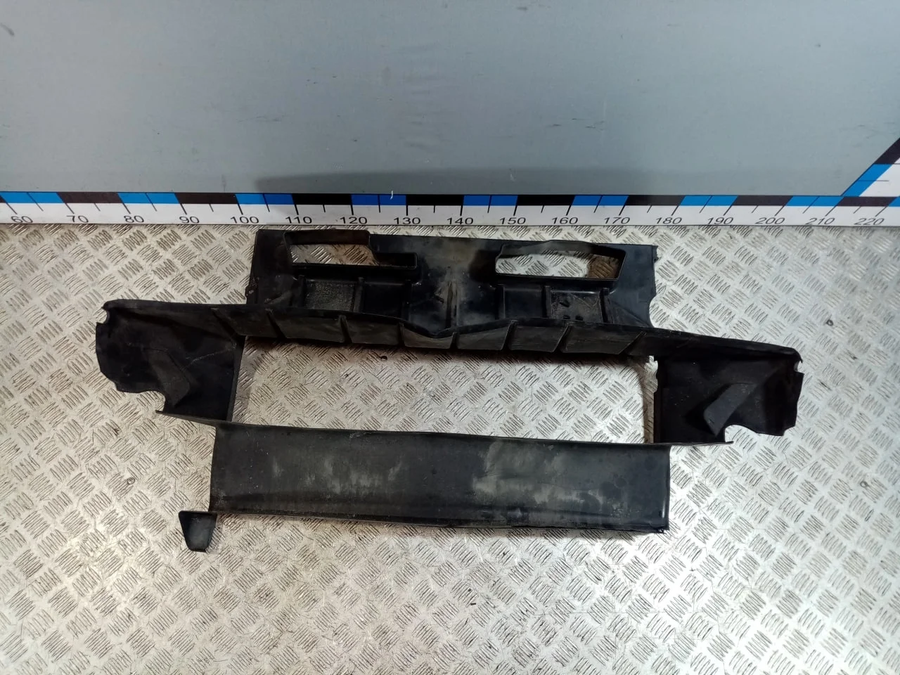 [Б/У] Воздуховод радиатора - (Состояние: нет нижней части) [Под ремонт] [Код: 00645861 ]