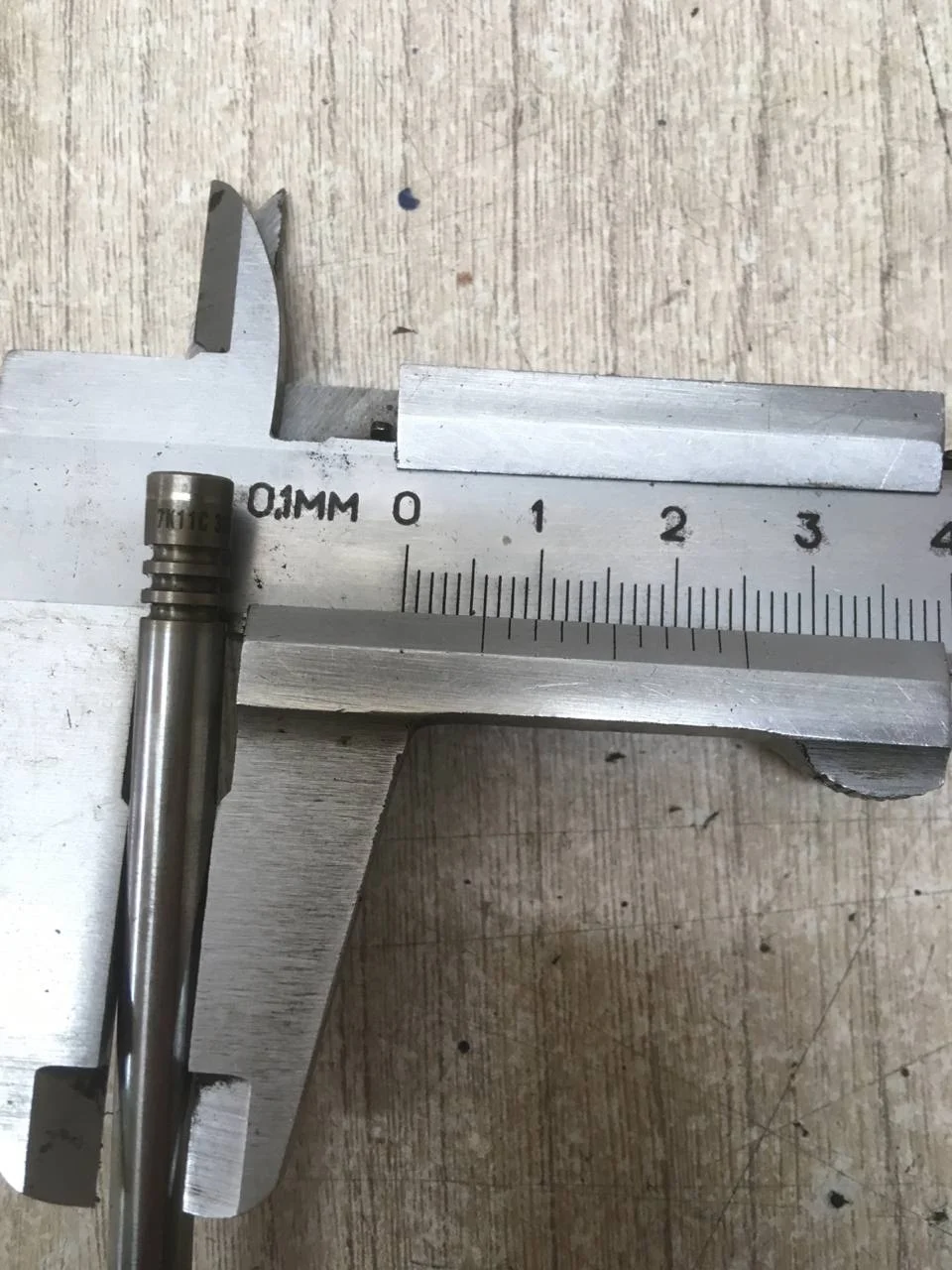 [Б/У] Выпускной клапан двигателя 6х28х101.9 [Код: 00298701 ]