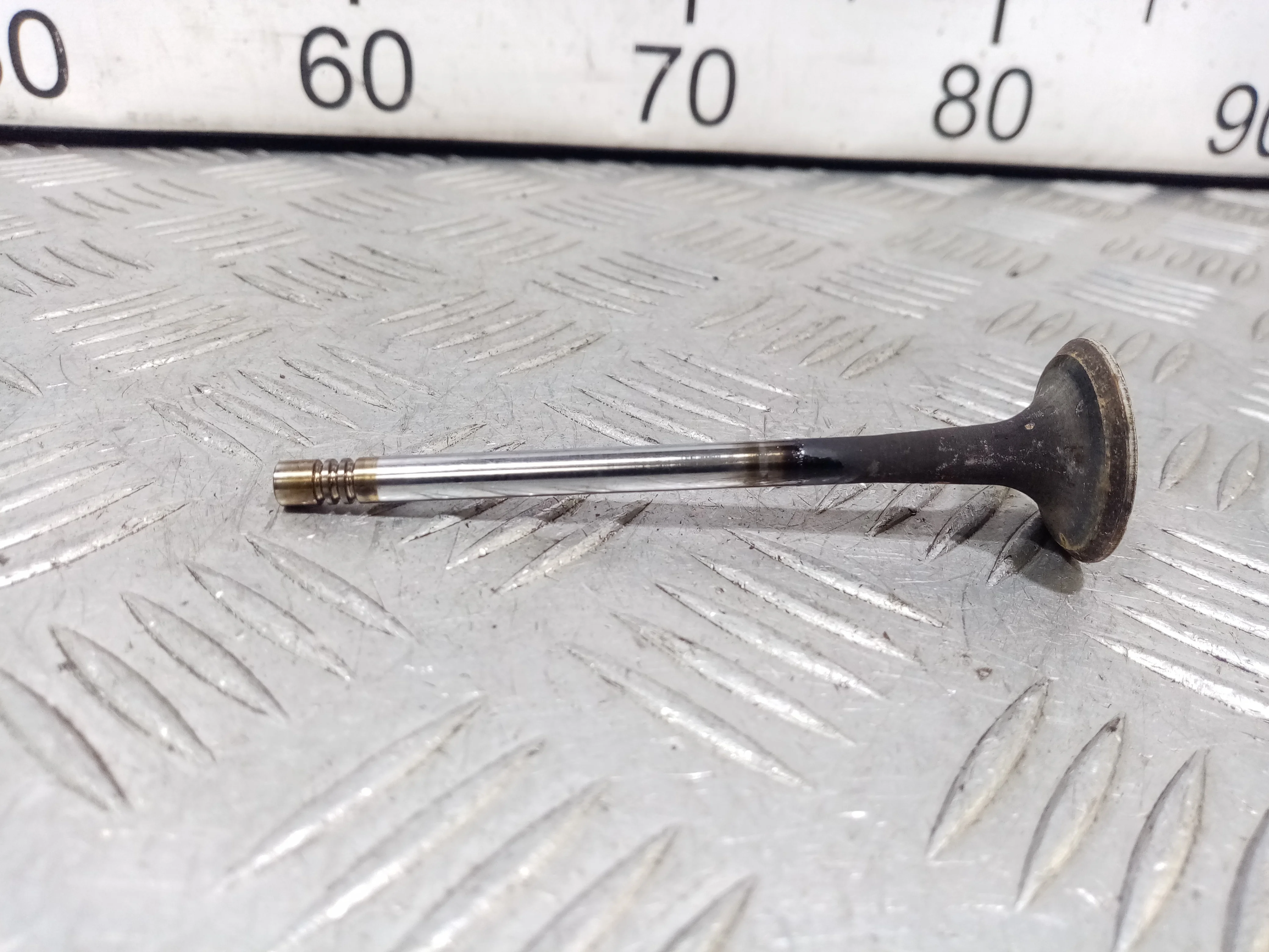 [Б/У] Выпускной клапан двигателя 6х28х101.9 [Код: 00488703 ]