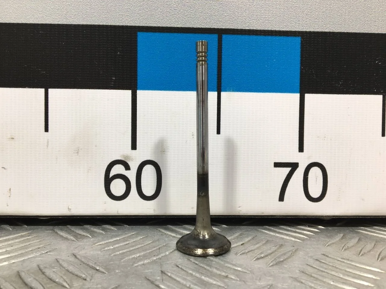 [Б/У] Выпускной клапан двигателя 6х28х101.9 [Код: 00616009 ]