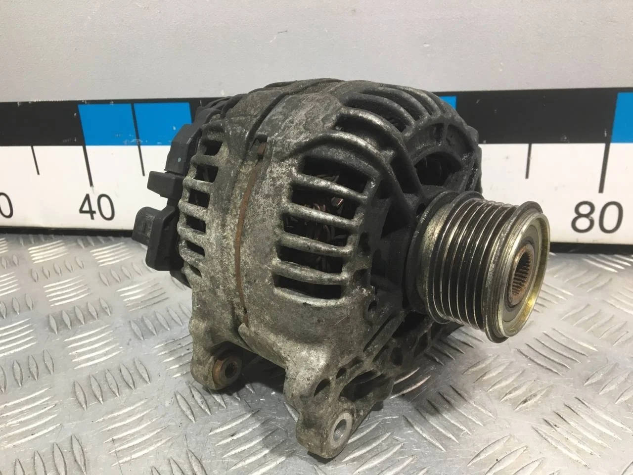 [Б/У] Генератор 12V / 140A [Код: 00637987 ]