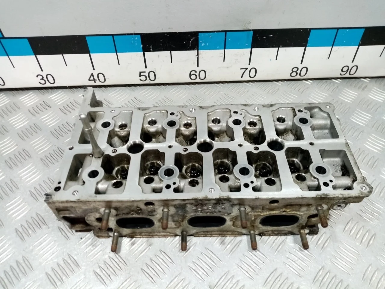 [Б/У] Головка блока 1-3 цилиндр правый [Код: 00685466 ]
