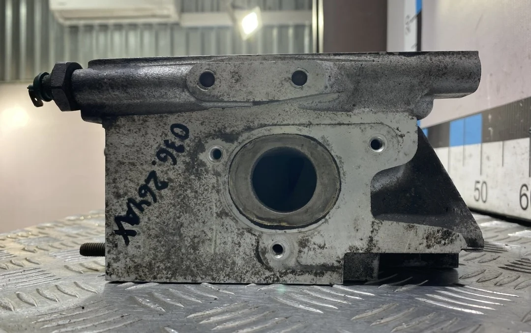 [Б/У] Головка блока цилиндров (1.4) VAG - без клапанов [Код: 00303523 ]