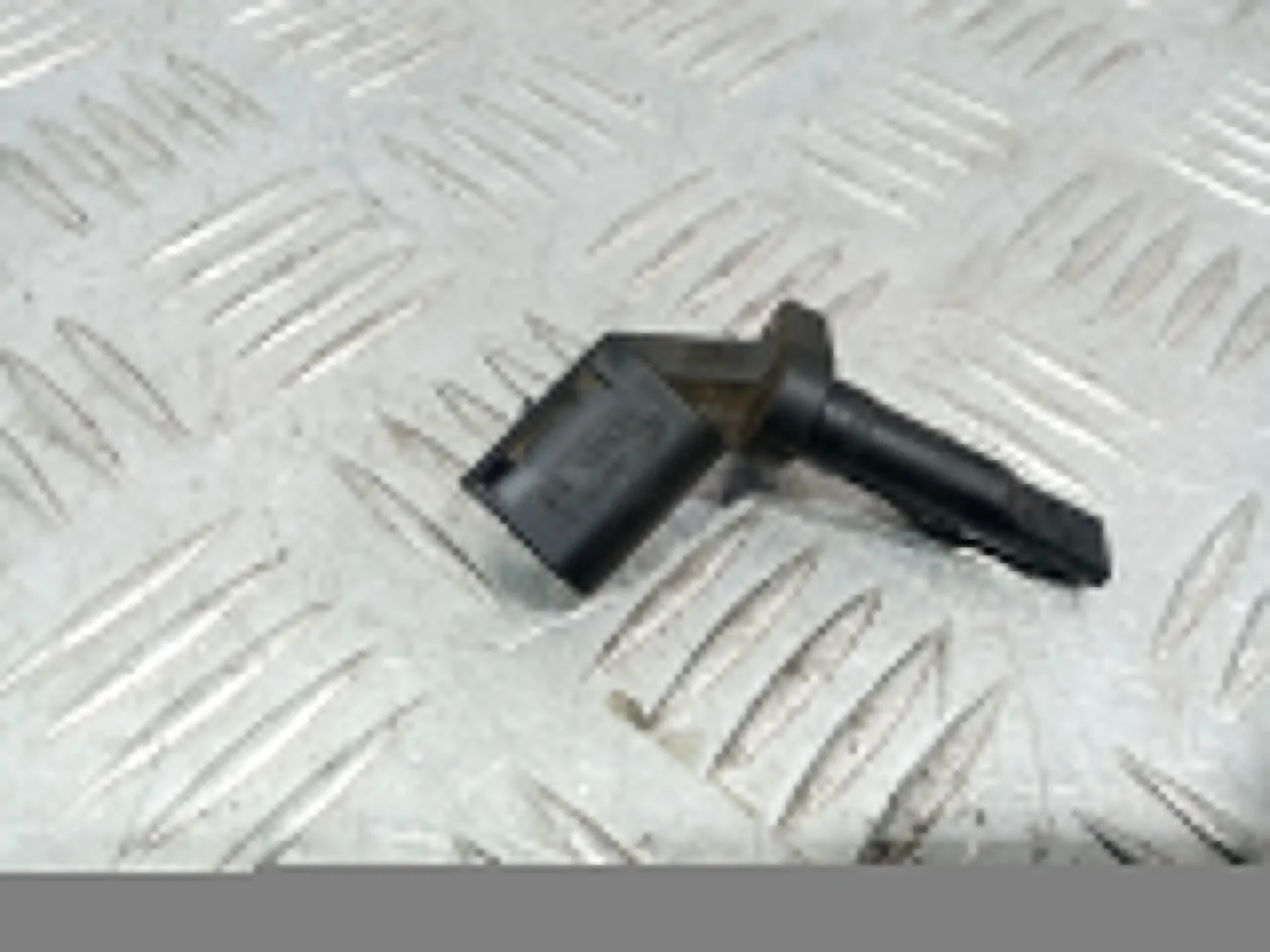 [Б/У] Датчик ABS перед прав=зад лев VAG [Код: 00588946 ]