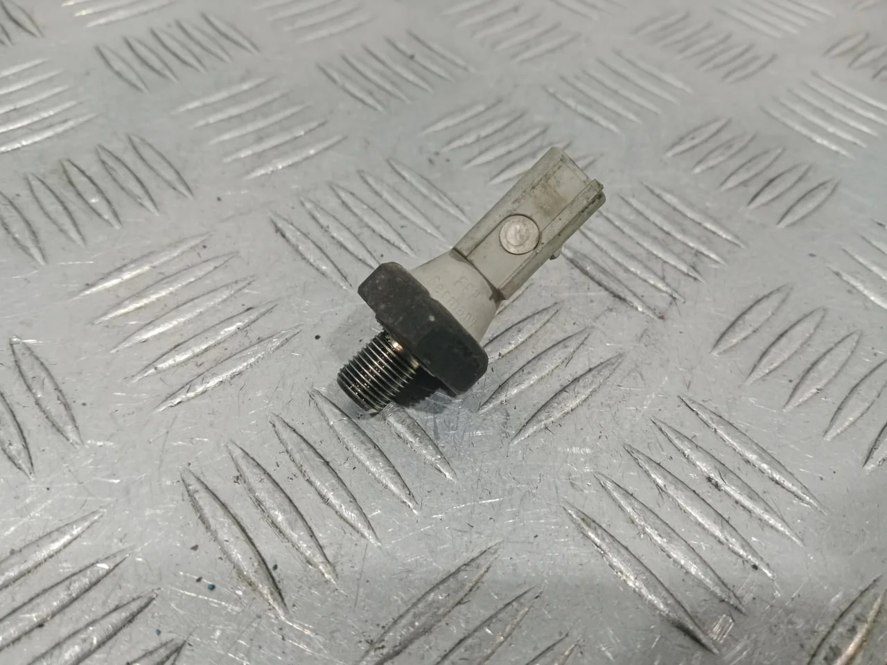 [Б/У] Датчик давления масла [Код: 00641379 ]