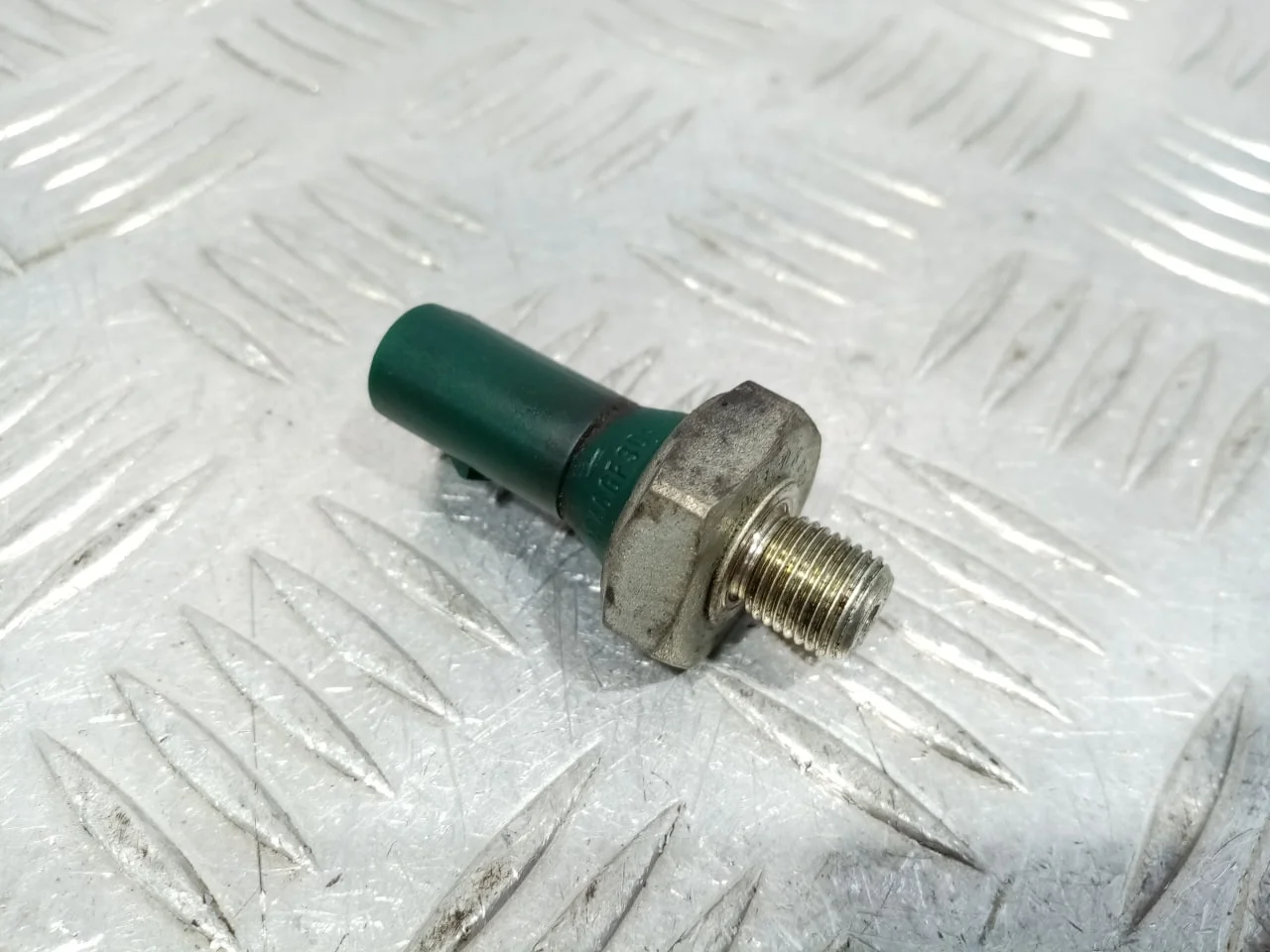 [Б/У] Датчик давления масла (зеленый) [Код: 00631126 ]