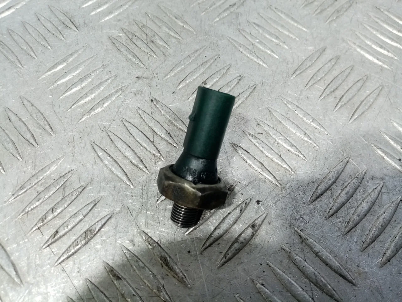 [Б/У] Датчик давления масла (зеленый) [Код: 00640566 ]