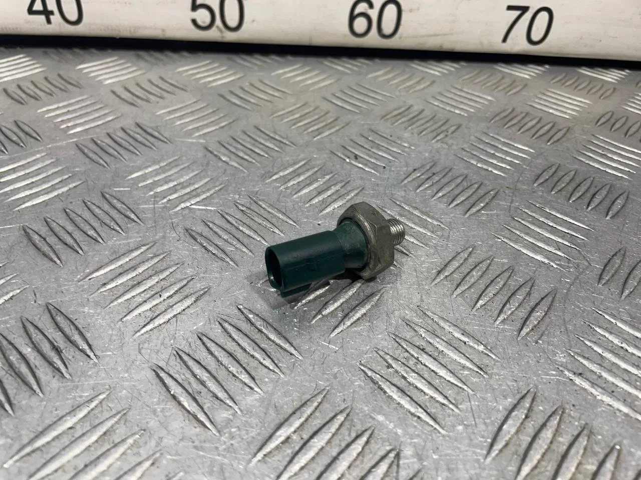 [Б/У] Датчик давления масла (зеленый) [Код: 00643891 ]
