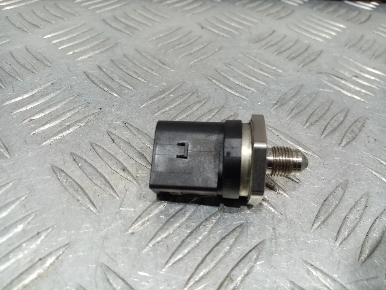 [Б/У] Датчик давления топлива VAG [Код: 00684630 ]