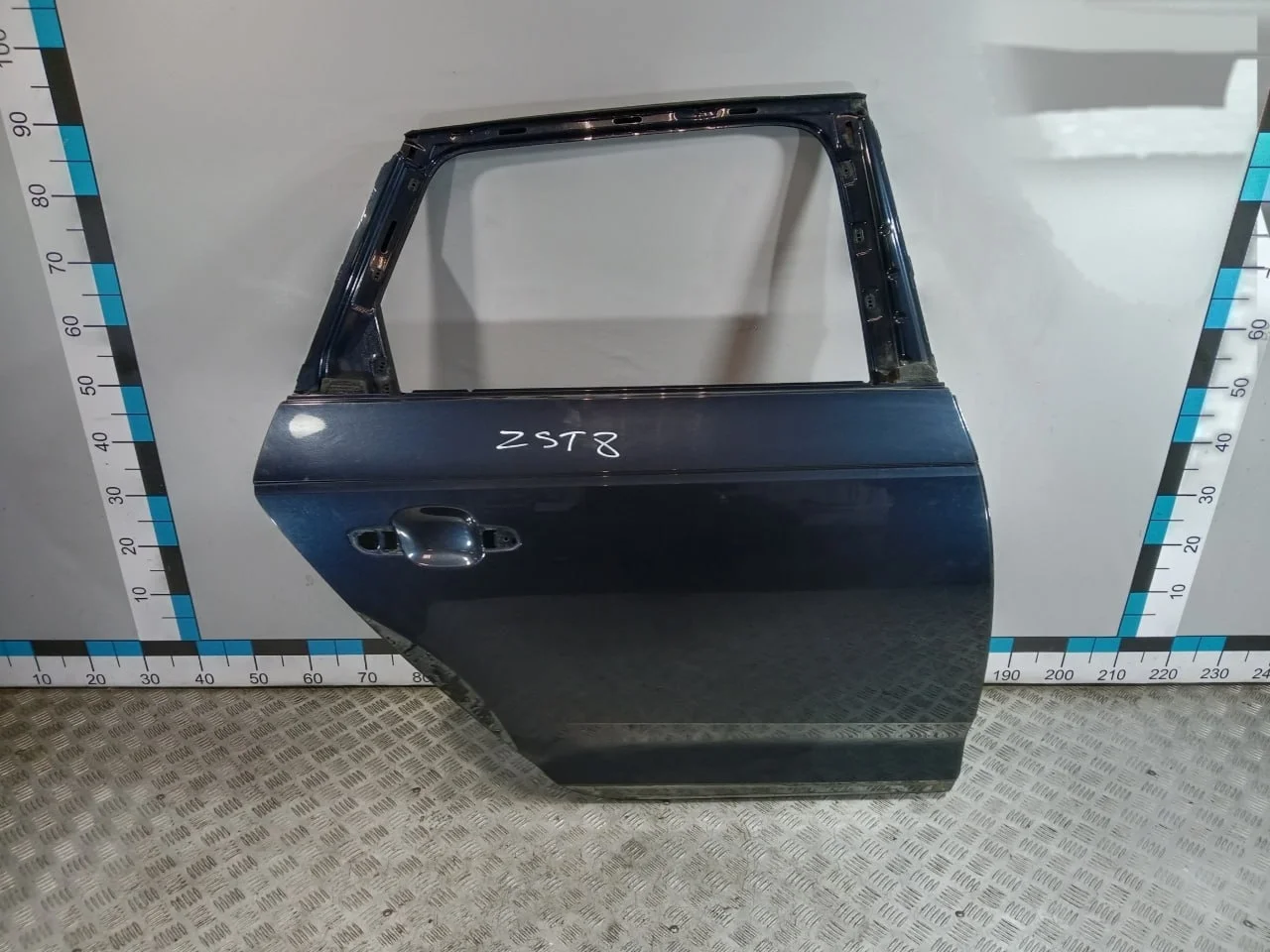 [Б/У] Дверь задняя правая [Код: 00672720 ]