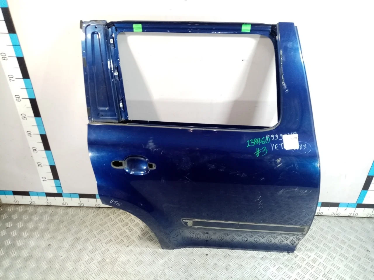 [Б/У] Дверь задняя правая Skoda Yeti - Небольшая вмятинка [ХОРОШЕЕ] [Код: 00508262 ]