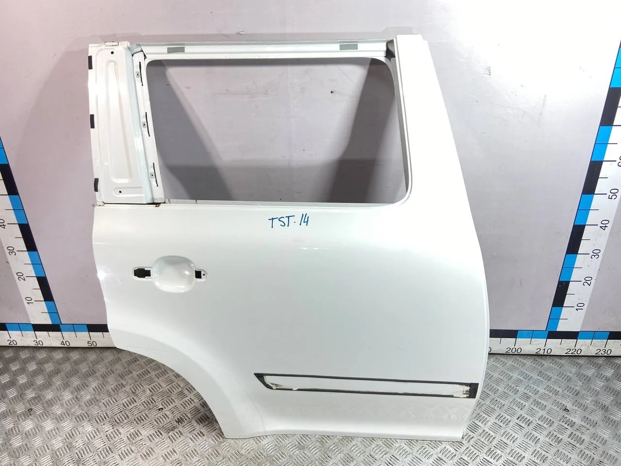 [Б/У] Дверь задняя правая Skoda Yeti - Шпаклевка на арке 600мкм [ХОРОШЕЕ] [Код: 00602649 ]