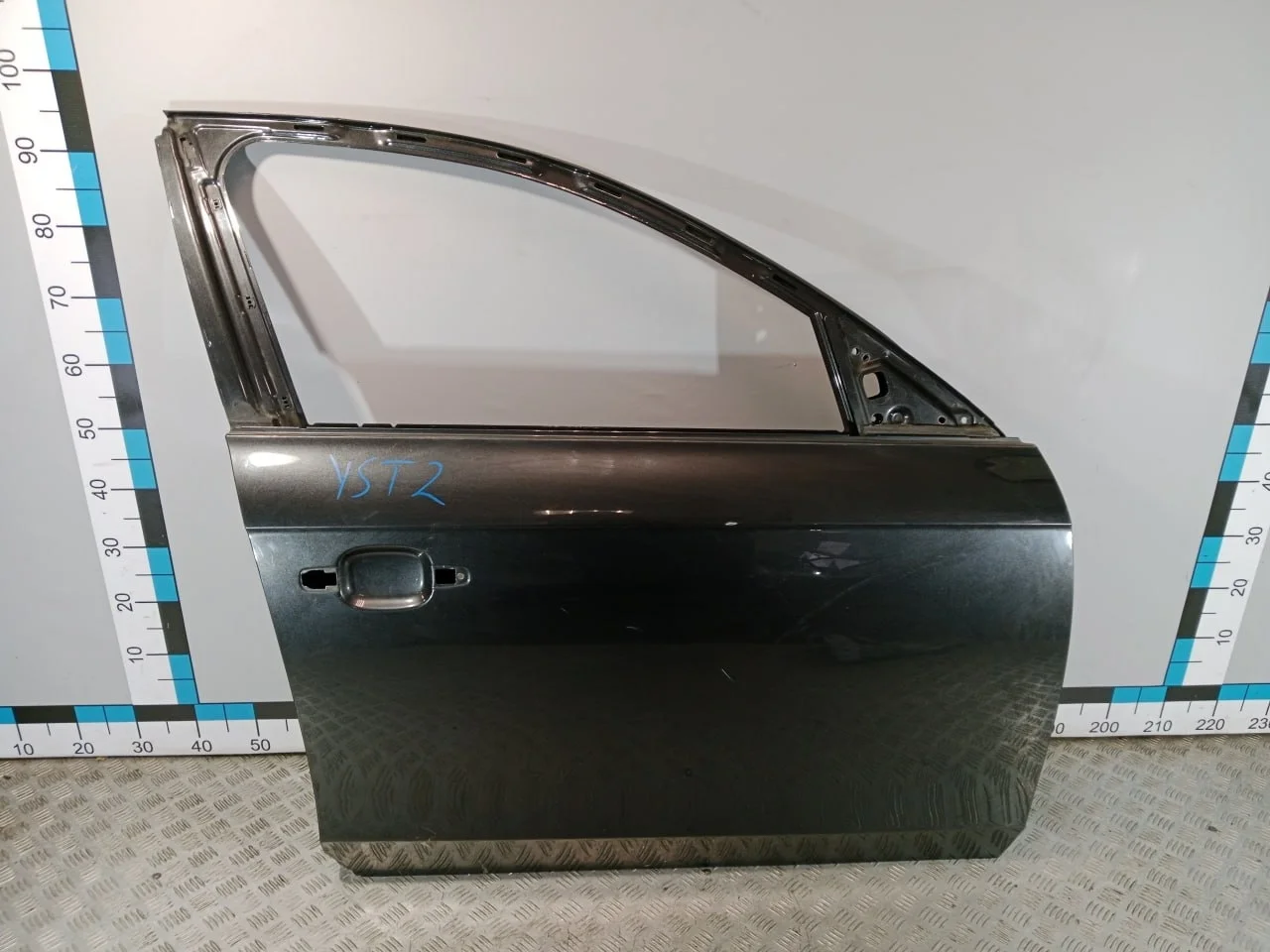 [Б/У] Дверь передняя правая Audi A4 B8 - Загнут угол снизу [Незначительные дефекты] [Код: 00671621 ]