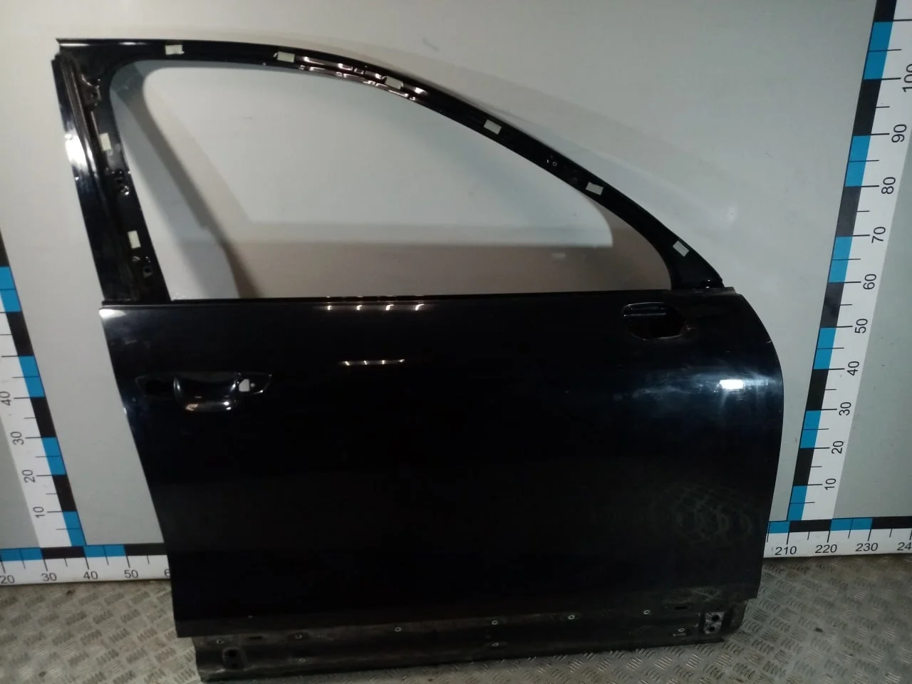[Б/У] Дверь передняя правая Touareg 7P Cayenne - Вмятины [ХОРОШЕЕ] [Код: 00675731 ]
