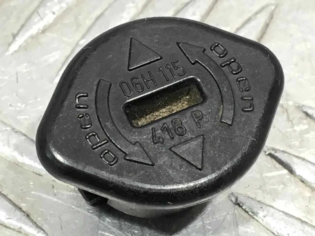[Б/У] Заглушка клапанной крышки [Код: 00616037 ]