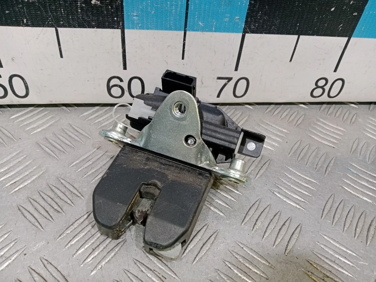 [Б/У] Замок двери багажника Skoda [Код: 00515180 ]