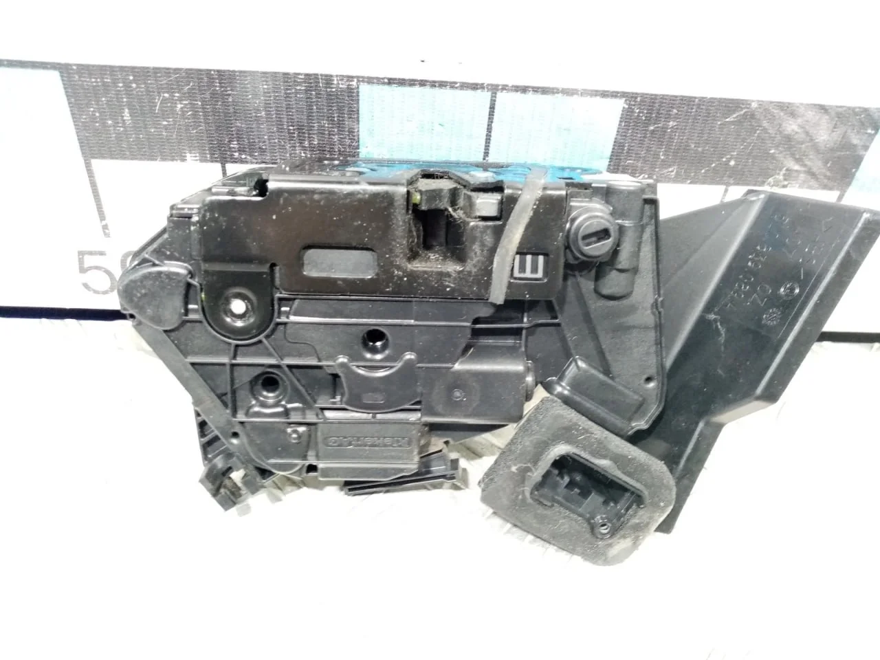 [Б/У] Замок двери задней левой [Код: 00603459 ]