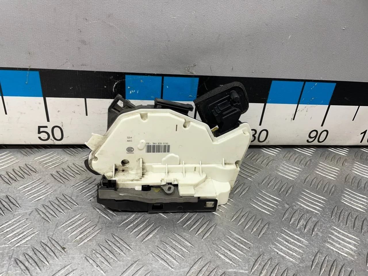 [Б/У] Замок двери задней левой [Код: 00658950 ]