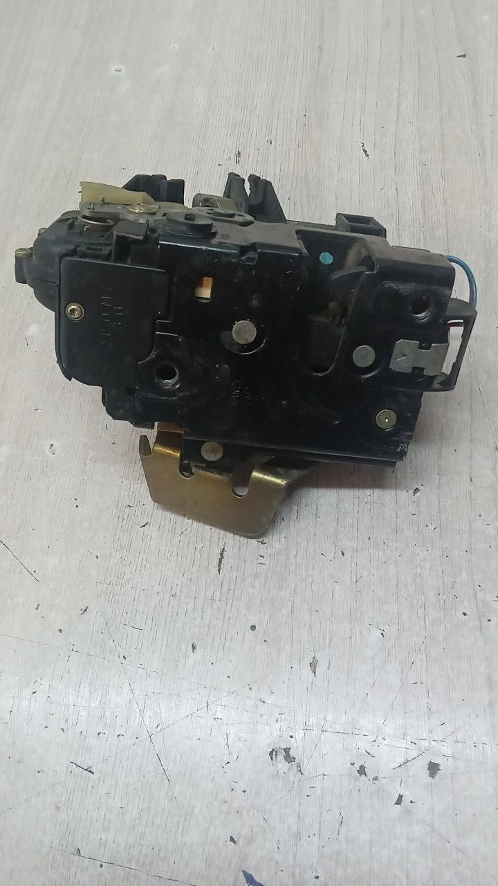 [Б/У] Замок двери задней левой Audi [Код: 00668763 ]