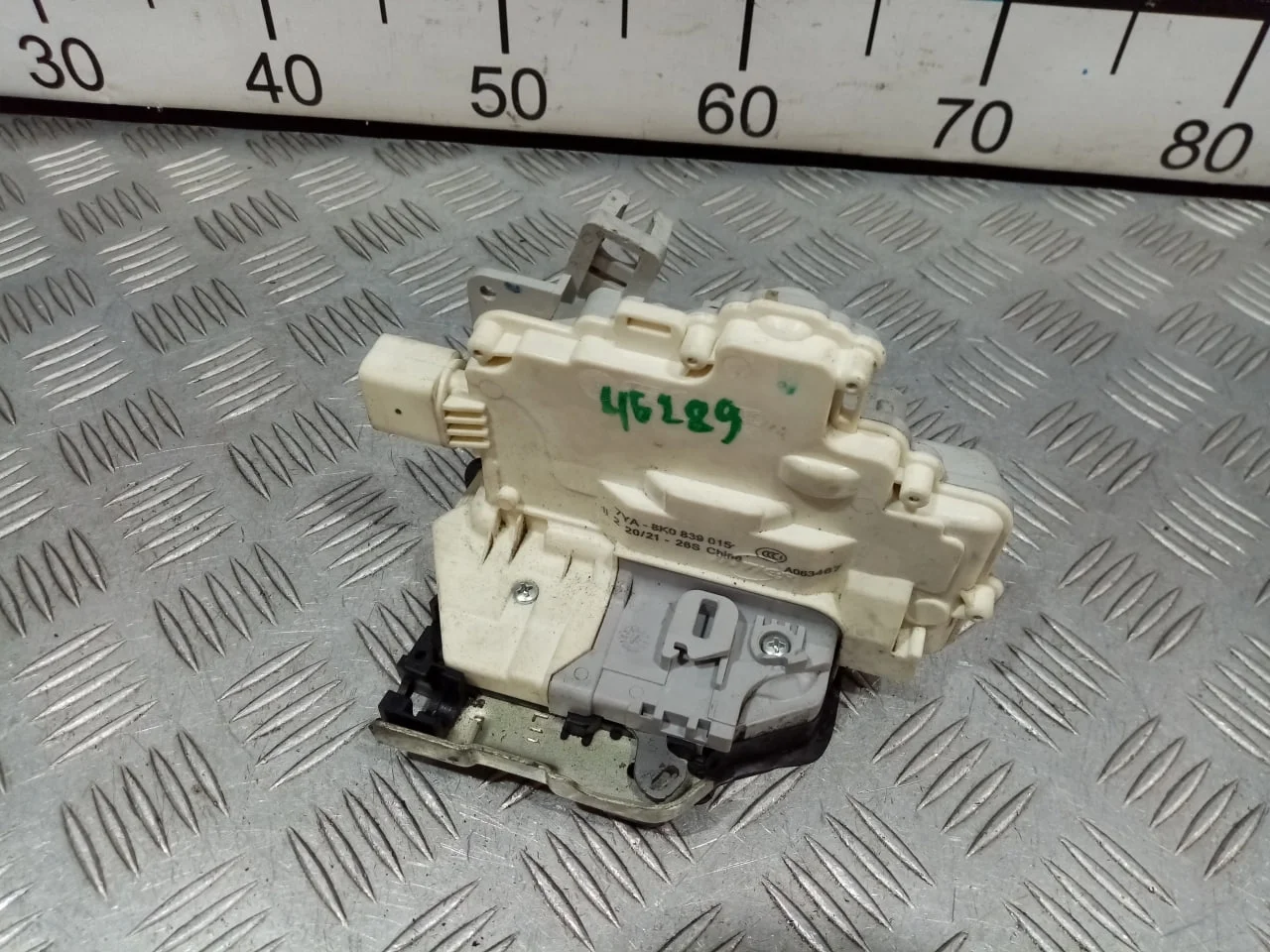 [Б/У] Замок двери задней левой VAG [Код: 00647437 ]