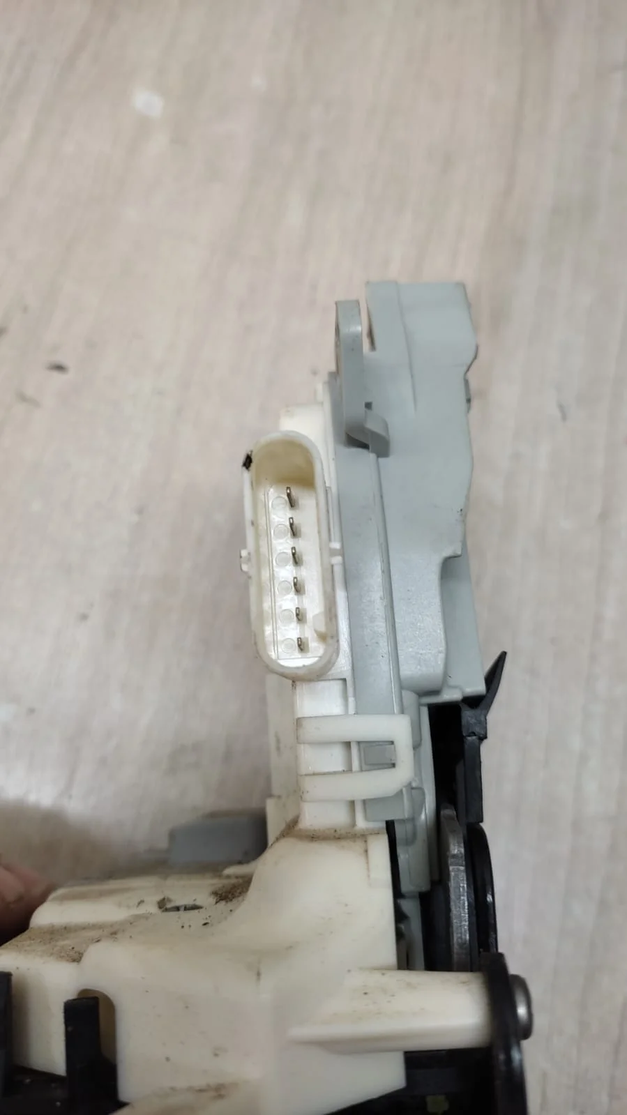 [Б/У] Замок двери задней правой [Код: 00483353 ]