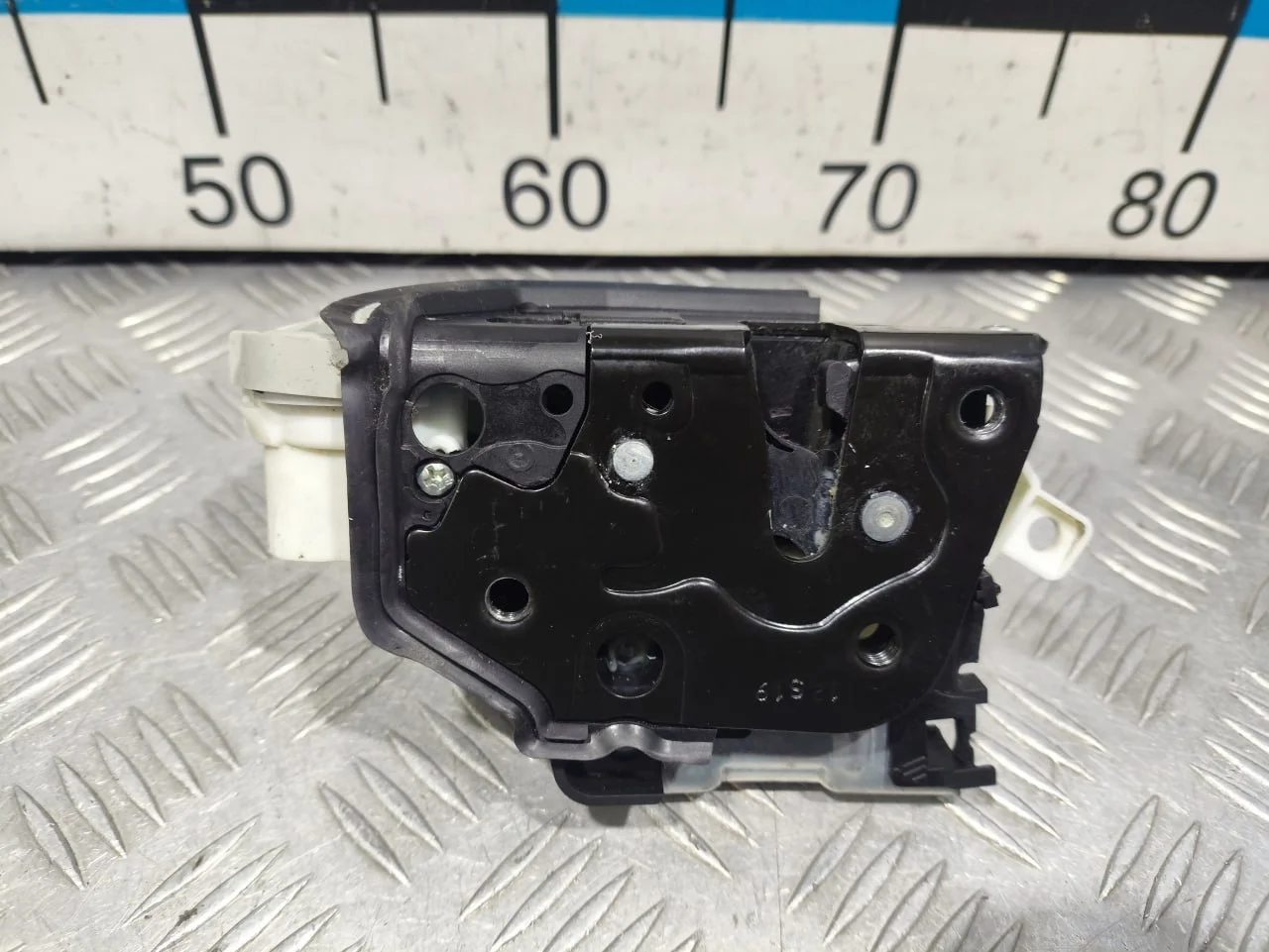 [Б/У] Замок двери передней левой [Код: 00663370 ]