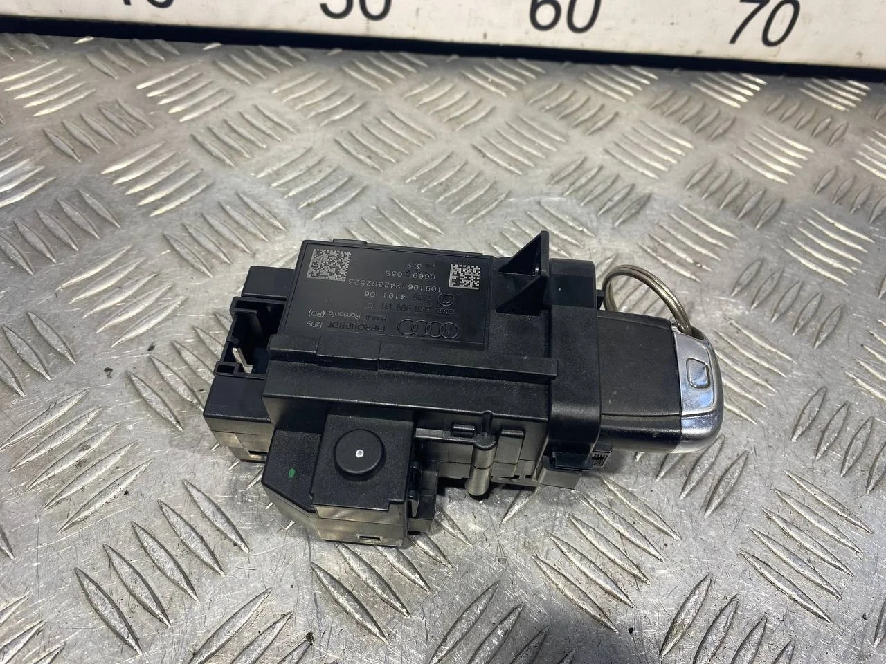 [Б/У] Замок зажигания Audi - (Состояние: в сборе с ключом 8K0959754DTK ) [ХОРОШЕЕ] [Код: 00642364 ]