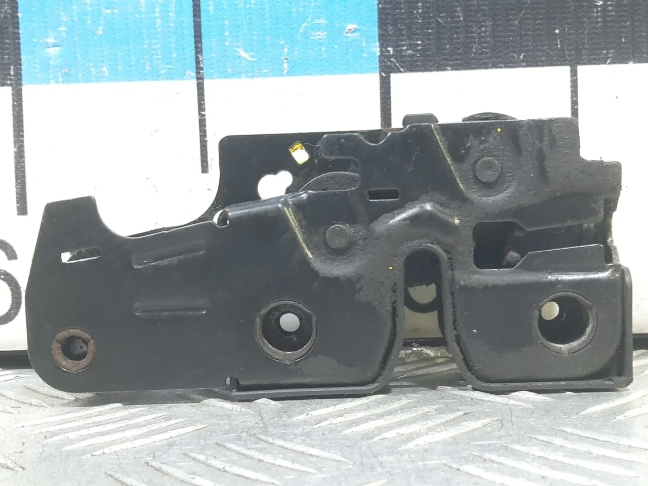 [Б/У] Замок капота [Код: 00530802 ]