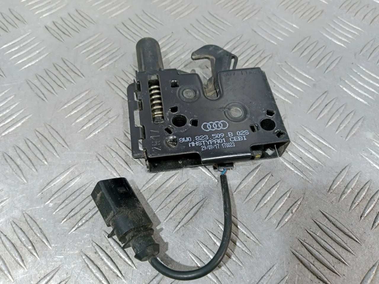 [Б/У] Замок капота [Код: 00662541 ]