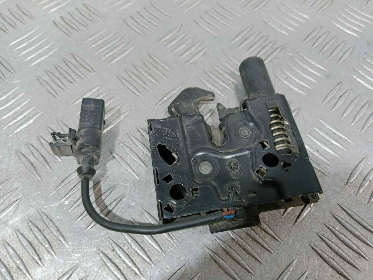 [Б/У] Замок капота [Код: 00662542 ]