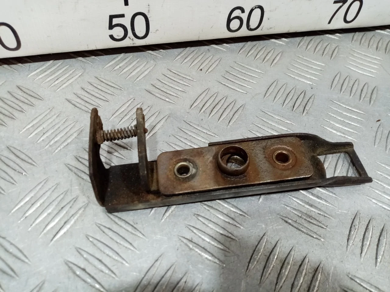 [Б/У] Замок капота [Код: 00681175 ]